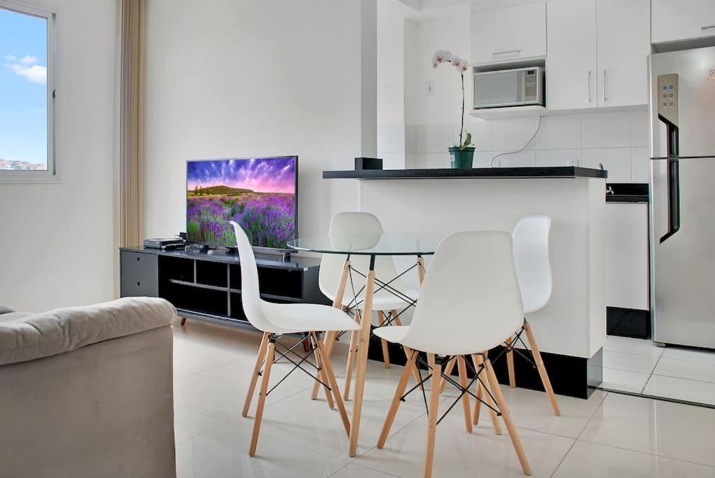 Apartamento 2 Quartos Aconchegante Estacionamento *